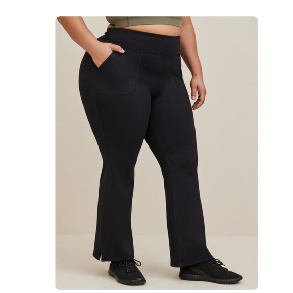 TORRID NWT Full Length Active Flare Pant - Performance Core Black - Picture 2 of 7
